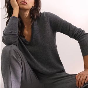 MINT Everlane Cashmere V-neck Charcoal Grey Size M